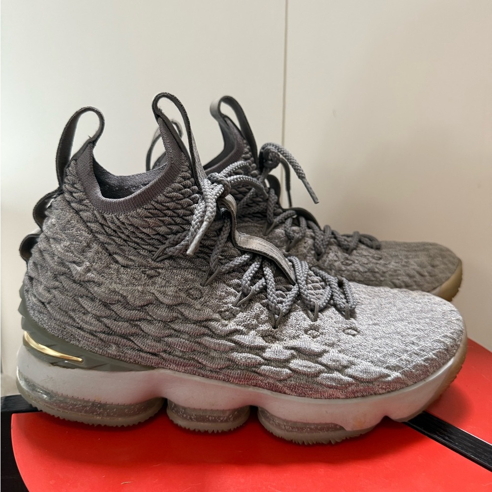Nike LeBron 15 City Edition Men's Size 9 Wolf Grey Basketball Shoes